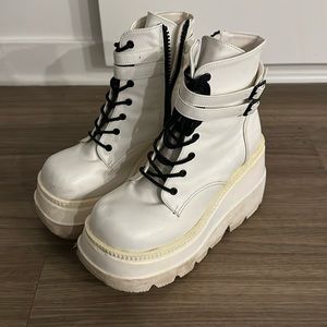 Demonia shaker 52 boots in white